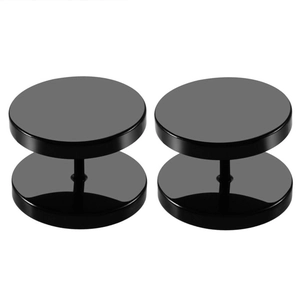 Detalle de los pendientes de barra de acero inoxidable negro pulido con efecto espejo