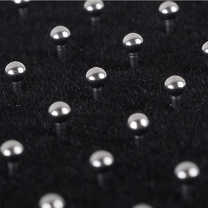 Set de piercings de nariz de acero inoxidable plateado de 2mm con pequeñas bolas de metal