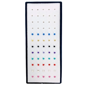 Vista superior de 55 piercings de nariz de acero inoxidable de 2mm multicolores