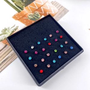Coffret de piercings de nez en acier inoxydable avec strass colorés en forme d'étoile