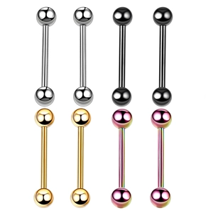 Détail macro de huit piercings de langue barbell 19mm en acier inoxydable en quatre tons
