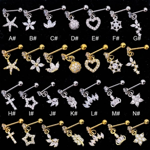 Sortiment an Edelstahl-Ohrsteckern mit Herz- und Sternmotiven in Gold- und Silberoptik