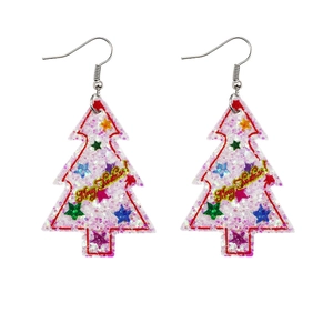 Dettaglio di orecchini ad albero di Natale con glitter viola e scritta Merry Christmas