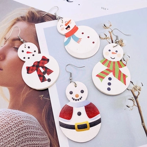 Festliche Weihnachts-Schneemann-Ohrhänger aus Kunstleder in vier stilvollen Mustern
