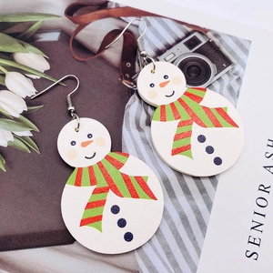 Weihnachts-Schneemann-Ohrringe aus Kunstleder mit rot-grün gestreiftem Schal