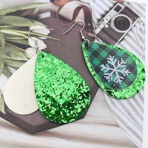 Boucles d'oreilles larmes à paillettes vertes et motif écossais avec flocon de neige