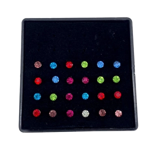 Set de 24 piercings para la nariz con cristales redondos de colores en estuche negro