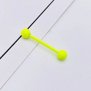 Vue détaillée du piercing barbell en acier inoxydable jaune fluo pour la langue