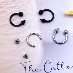Stainless steel horseshoe ring set with spikes and balls in black and silver finishes