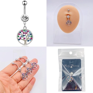 Detailansicht Bauchnabelpiercing aus 316L Chirurgenstahl mit buntem Lebensbaum-Anhänger