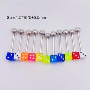 Detailansicht der Acryl-Würfel-Piercings mit 1,5x16x5mm Edelstahl-Hantelstangen