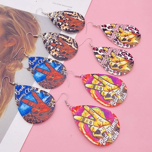 Boucles d'oreilles rétro en similicuir en forme de larme avec motif Bad Moms Club et léopard