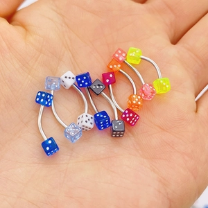 Punk Barbell Körper Piercing Schmuck mit bunten Acryl Würfeln und gebogenen Stäben