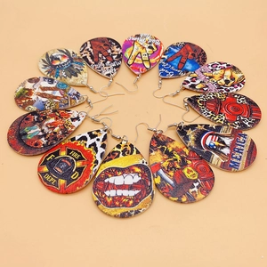 Boucles d'oreilles en simili cuir avec drapeau US, motif léopard et designs Bad Moms Club
