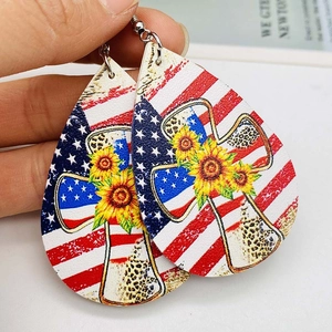 Tropfenohrringe aus Kunstleder mit US-Flaggen-, Sonnenblumen- und Kreuzmotiven