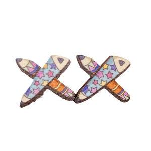 Bunte Edelstahl-Ohrstecker in Bleistiftform mit lebhaften geometrischen Sternmustern