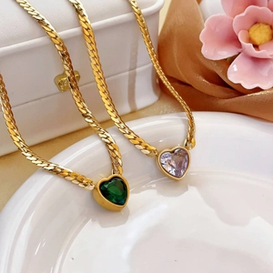 Collar de lujo con colgante de cristal en forma de corazón y cadena de serpiente dorada