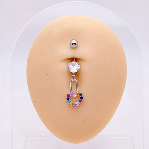 Piercing para ombligo de acero con colgante de corazón y cristales de circonio