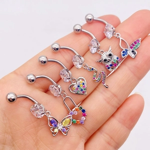 Variedad de piercings de ombligo de acero inoxidable con colgantes de mariposas