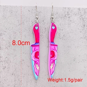 Roze en paarse acryl oorbellen in mesvorm met schedelprint en blauw hartdetail