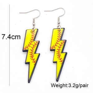 Boucles d'oreilles softball éclair en acrylique avec coutures rouges et crochets 7,4cm