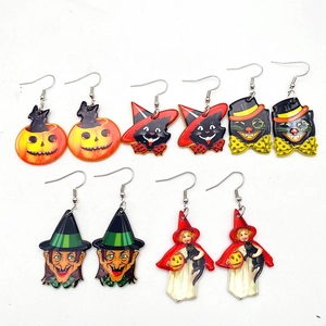 Cinco pares de pendientes vintage de acrílico para Halloween con gatos y calabazas