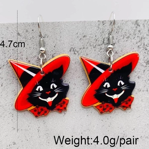 Detalle de pendientes Halloween gato negro con medidas de 4,7 cm y peso de 4,0 g el par