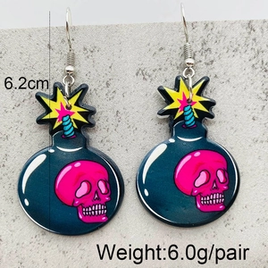 Halloween Totenkopf Bombe Acryl Ohrhänger für Damen im auffälligen Dark Punk Stil Design