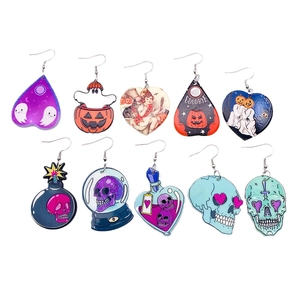 Verschiedene Halloween-Acryl-Ohrringe mit gruseligen Geistern Totenköpfen und Zaubertränken