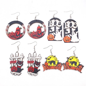 Sortierte Halloween Holzohrringe mit Geistern, schwarzen Katzen und Kürbis-Designs