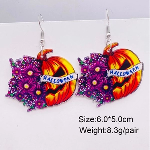 Detail van Halloween pompoen madeliefje oorbellen met afmetingen van 6,0x5,0cm