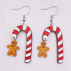 Boucles d'oreilles de Noël en bois avec sucre d'orge et bonhomme de pain d'épices