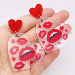 Rote Glitzer-Herzohrringe mit Lippenprint-Anhängern für Valentinstag und Muttertag