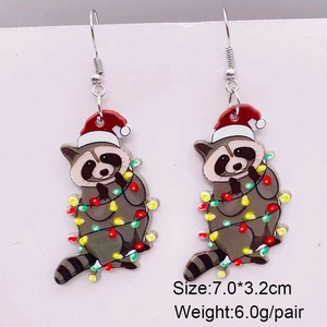 Dettaglio orecchini in acrilico con procione e cappello di Natale con misure 7,0x3,2cm