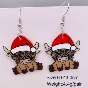 Orecchini natalizi in acrilico mucca delle Highlands con cappello di Babbo Natale rosso