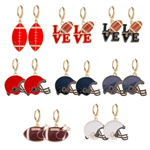 Détails de boucles d'oreilles football américain avec casques et breloques LOVE émaillées