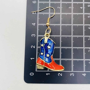 Misura dettagliata degli orecchini a stivale da cowboy con bandiera USA rosso bianco blu