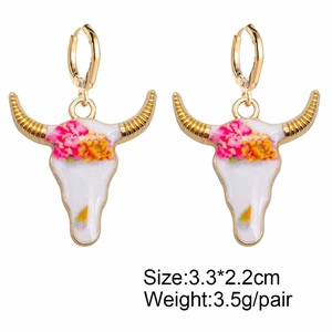 Pendientes de calavera de toro estilo western con flores y cuernos dorados