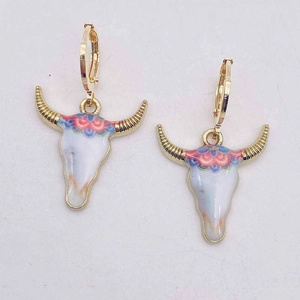 Pendientes de cabeza de toro occidentales vintage en aleación dorada con motivos de esmalte