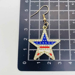 Orecchini a stella con bandiera americana e strass, dettaglio misura di 3,2 cm
