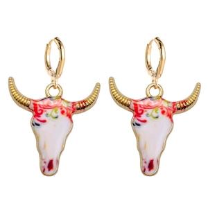 Vista detallada de pendientes retro de cabeza de toro con motivos de esmalte de colores