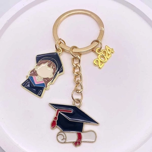 2024 Graduation souvenir keychain with golden metal charms and blue graduation cap