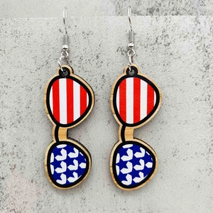 Pendientes de madera en forma de gafas de sol con patrón de la bandera americana