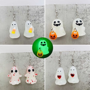 Pendientes de fantasma 3D luminosos para Halloween con diseños de calabaza y dulces de resina