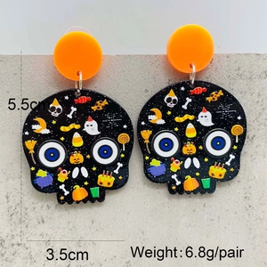 Détails des boucles d'oreilles Halloween en acrylique avec motifs crâne et citrouille