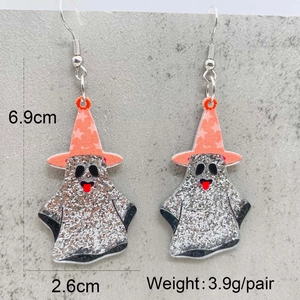 Detail von glitzerndem Geist-Ohrring aus Acryl mit Maßen 6,9 cm Höhe und 3,9 g Gewicht