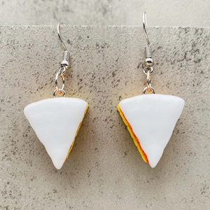 Dreieckige Candy Corn Ohrringe aus Harz in Gelb und Orange für Thanksgiving-Schmuck
