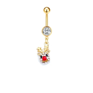 Detail van kerst navel piercing met rendier hanger en sprankelende kristallen