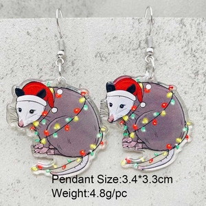 Boucles d'oreilles Noël en acrylique avec opossum, bonnet et lumières colorées