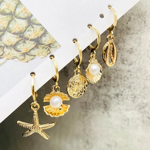 Ensemble de boucles d'oreilles océan dorées avec breloques étoile de mer et perles